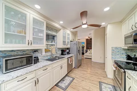 Kitchen - 6519 28th Ave E, Bradenton, FL 34208 photo 3 of 5