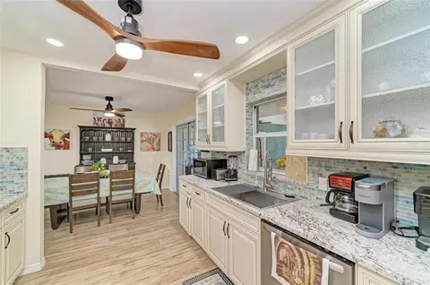 Kitchen - 6519 28th Ave E, Bradenton, FL 34208 photo 4 of 5