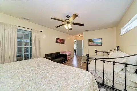 Bedroom - 6519 28th Ave E, Bradenton, FL 34208 photo 1 of 9