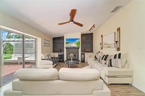 Living - 6519 28th Ave E, Bradenton, FL 34208 photo 3 of 8