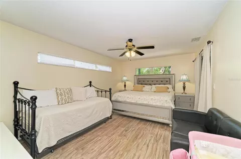 Bedroom - 6519 28th Ave E, Bradenton, FL 34208 photo 3 of 9