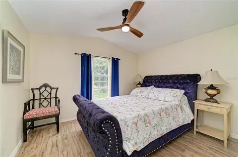 Bedroom - 6519 28th Ave E, Bradenton, FL 34208 photo 8 of 9