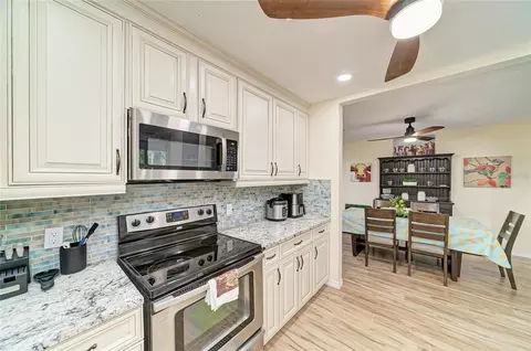 Kitchen - 6519 28th Ave E, Bradenton, FL 34208 photo 5 of 5