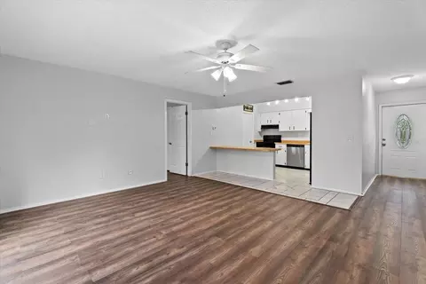 Living - 519 64th Avenue Dr E, Bradenton, FL 34203 photo 1 of 5