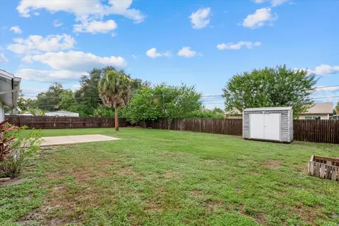 Exterior - 519 64th Avenue Dr E, Bradenton, FL 34203 photo 5 of 7