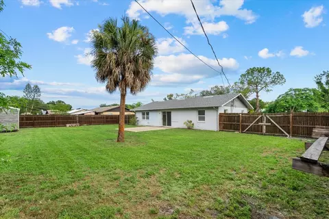 Exterior - 519 64th Avenue Dr E, Bradenton, FL 34203 photo 6 of 7