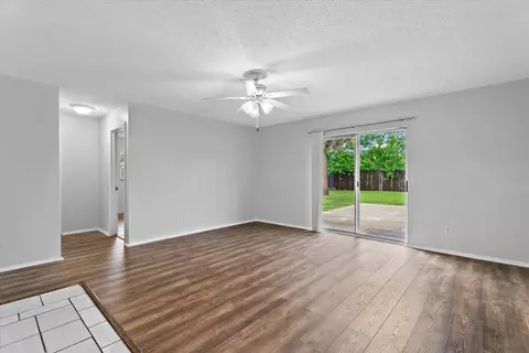 Living - 519 64th Avenue Dr E, Bradenton, FL 34203 photo 3 of 5