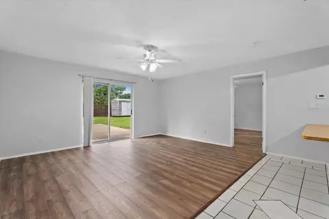 Living - 519 64th Avenue Dr E, Bradenton, FL 34203 photo 5 of 5