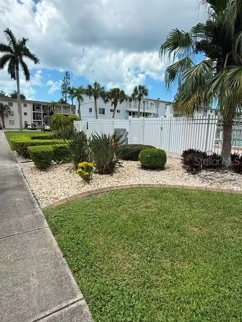 Exterior - 2223 Sunset Dr #E24, Bradenton, FL 34207 photo 4 of 6