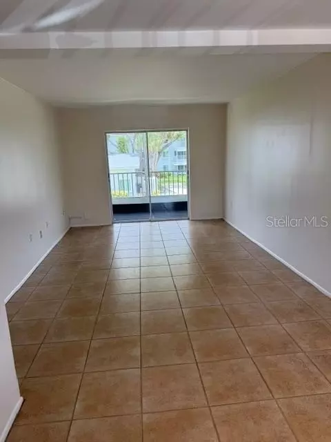 Living - 2223 Sunset Dr #E24, Bradenton, FL 34207 photo 1 of 1