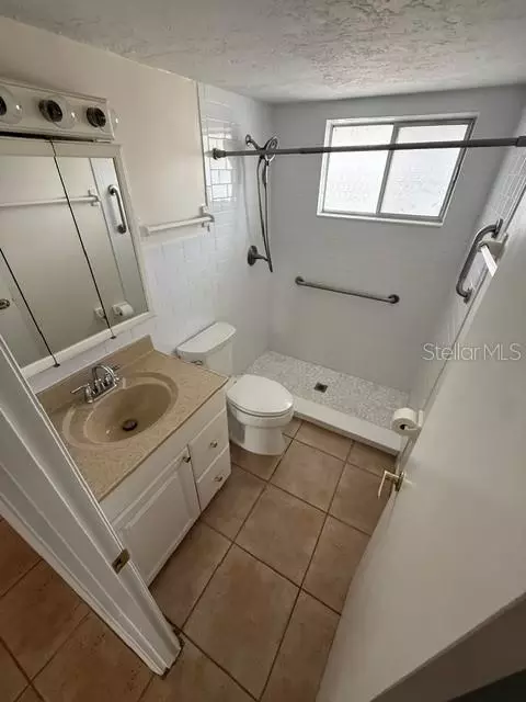 Bath - 2223 Sunset Dr #E24, Bradenton, FL 34207 photo 1 of 1