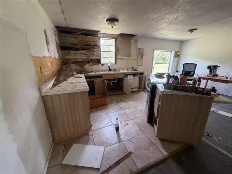 Kitchen - 9929 Factory Ave, Hampton, FL 32044 photo 1 of 1