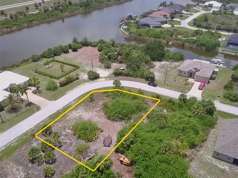 10492 Harlingen St, Port Charlotte, FL 33981