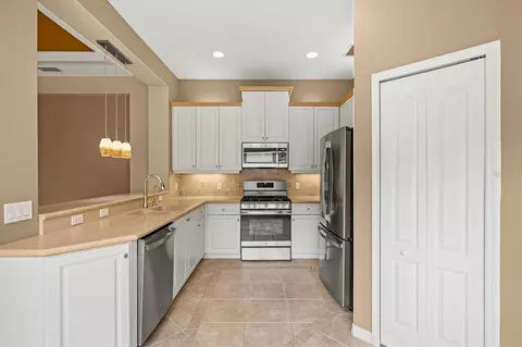 Kitchen - 9405 34th Ct E, Parrish, FL 34219 photo 2 of 7