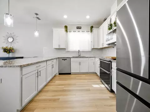 Kitchen - 11520 Gallatin Trl, Parrish, FL 34219 photo 2 of 2