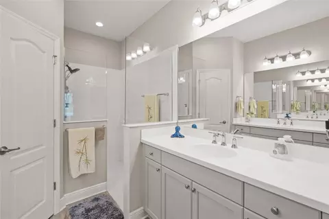 Bath - 4639 Deep Creek Ter, Parrish, FL 34219 photo 2 of 4