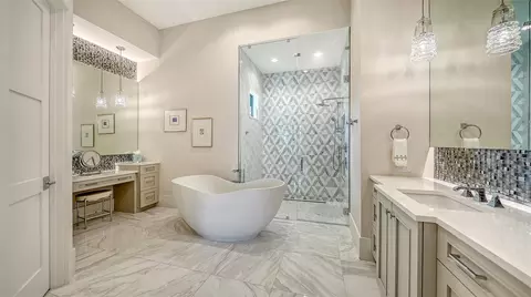 Bath - 8339 Lucerne Loop, Bradenton, FL 34202 photo 3 of 7