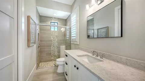 Bath - 8339 Lucerne Loop, Bradenton, FL 34202 photo 5 of 7