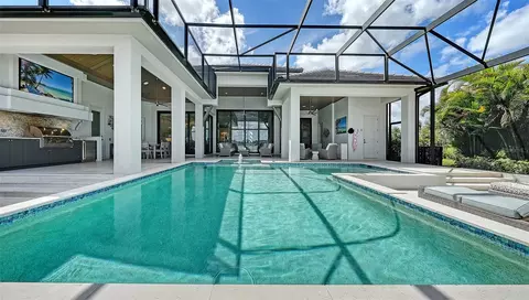 Exterior - 8339 Lucerne Loop, Bradenton, FL 34202 photo 1 of 13