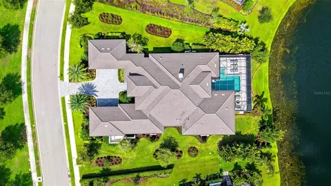 View/Area - 8339 Lucerne Loop, Bradenton, FL 34202 photo 2 of 8