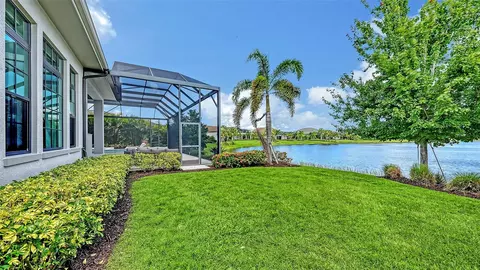 Exterior - 8339 Lucerne Loop, Bradenton, FL 34202 photo 10 of 13