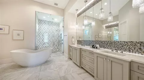 Bath - 8339 Lucerne Loop, Bradenton, FL 34202 photo 2 of 7