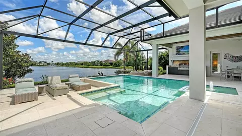 Exterior - 8339 Lucerne Loop, Bradenton, FL 34202 photo 6 of 13