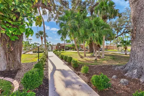 Exterior - 4908 5th A St E, Bradenton, FL 34203 photo 6 of 7
