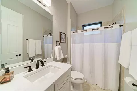 Bath - 5660 Cloverleaf Run, Bradenton, FL 34211 photo 5 of 5