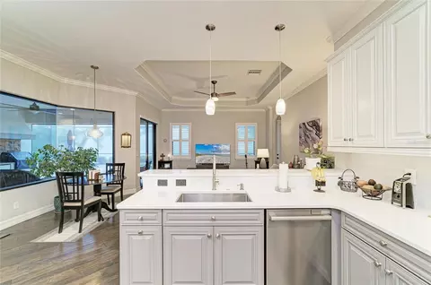 Kitchen - 5660 Cloverleaf Run, Bradenton, FL 34211 photo 5 of 7