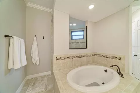 Bath - 5660 Cloverleaf Run, Bradenton, FL 34211 photo 2 of 5