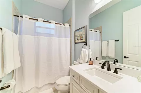 Bath - 5660 Cloverleaf Run, Bradenton, FL 34211 photo 4 of 5