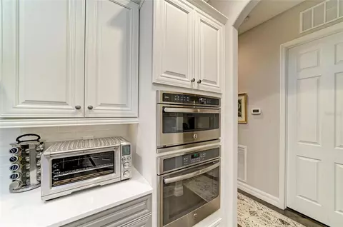 Kitchen - 5660 Cloverleaf Run, Bradenton, FL 34211 photo 6 of 7
