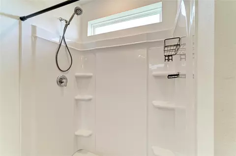 Bath - 12703 Blue Reflection Ave, Parrish, FL 34219 photo 3 of 4