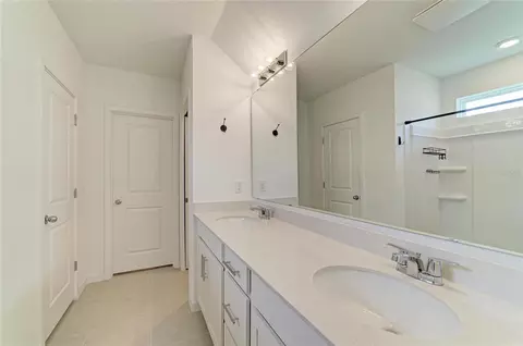 Bath - 12703 Blue Reflection Ave, Parrish, FL 34219 photo 2 of 4