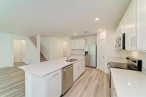 Kitchen - 12703 Blue Reflection Ave, Parrish, FL 34219 photo 6 of 7