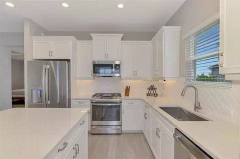 Kitchen - 4842 Willow Bend Ave, Parrish, FL 34219 photo 9 of 12