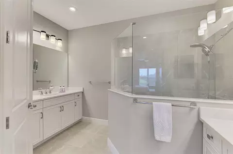 Bath - 4842 Willow Bend Ave, Parrish, FL 34219 photo 2 of 4
