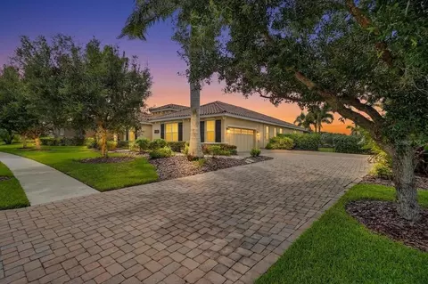 Exterior - 17009 1st Dr E, Bradenton, FL 34212 photo 2 of 12
