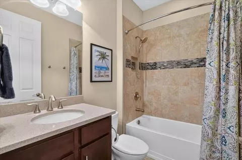Bath - 17009 1st Dr E, Bradenton, FL 34212 photo 3 of 4