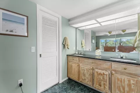 Bath - 5206 18th Ave E, Bradenton, FL 34208 photo 1 of 2