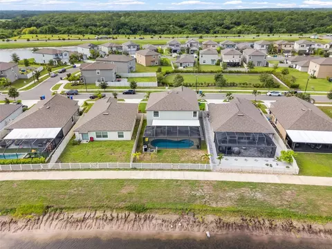 View/Area - 9823 Lemon Drop Loop, Ruskin, FL 33573 photo 3 of 9