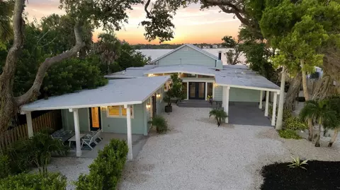 1275 Port Ln, Sarasota, FL 34242