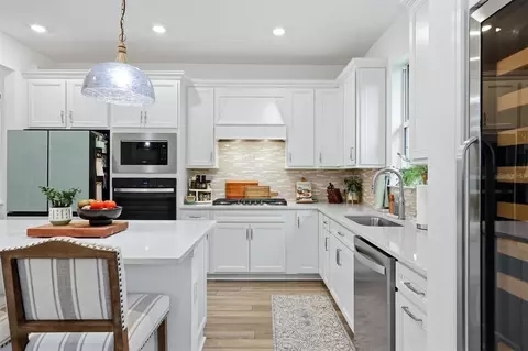Kitchen - 9410 Shorebird Ct, Parrish, FL 34219 photo 4 of 8