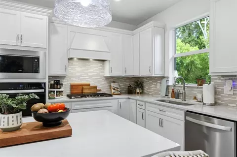 Kitchen - 9410 Shorebird Ct, Parrish, FL 34219 photo 5 of 8