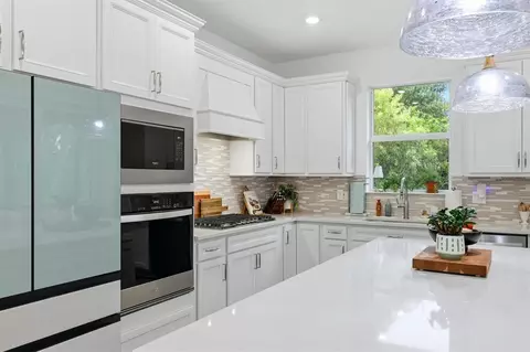 Kitchen - 9410 Shorebird Ct, Parrish, FL 34219 photo 8 of 8