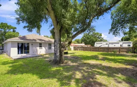 Exterior - 5717 E 11th St E, Bradenton, FL 34203 photo 5 of 8