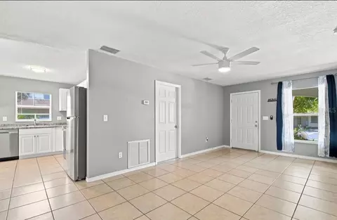 Living - 5717 E 11th St E, Bradenton, FL 34203 photo 2 of 3