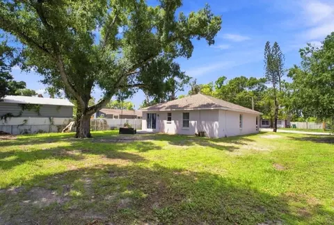 Exterior - 5717 E 11th St E, Bradenton, FL 34203 photo 7 of 8