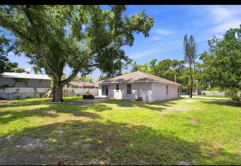 Exterior - 5717 E 11th St E, Bradenton, FL 34203 photo 6 of 8